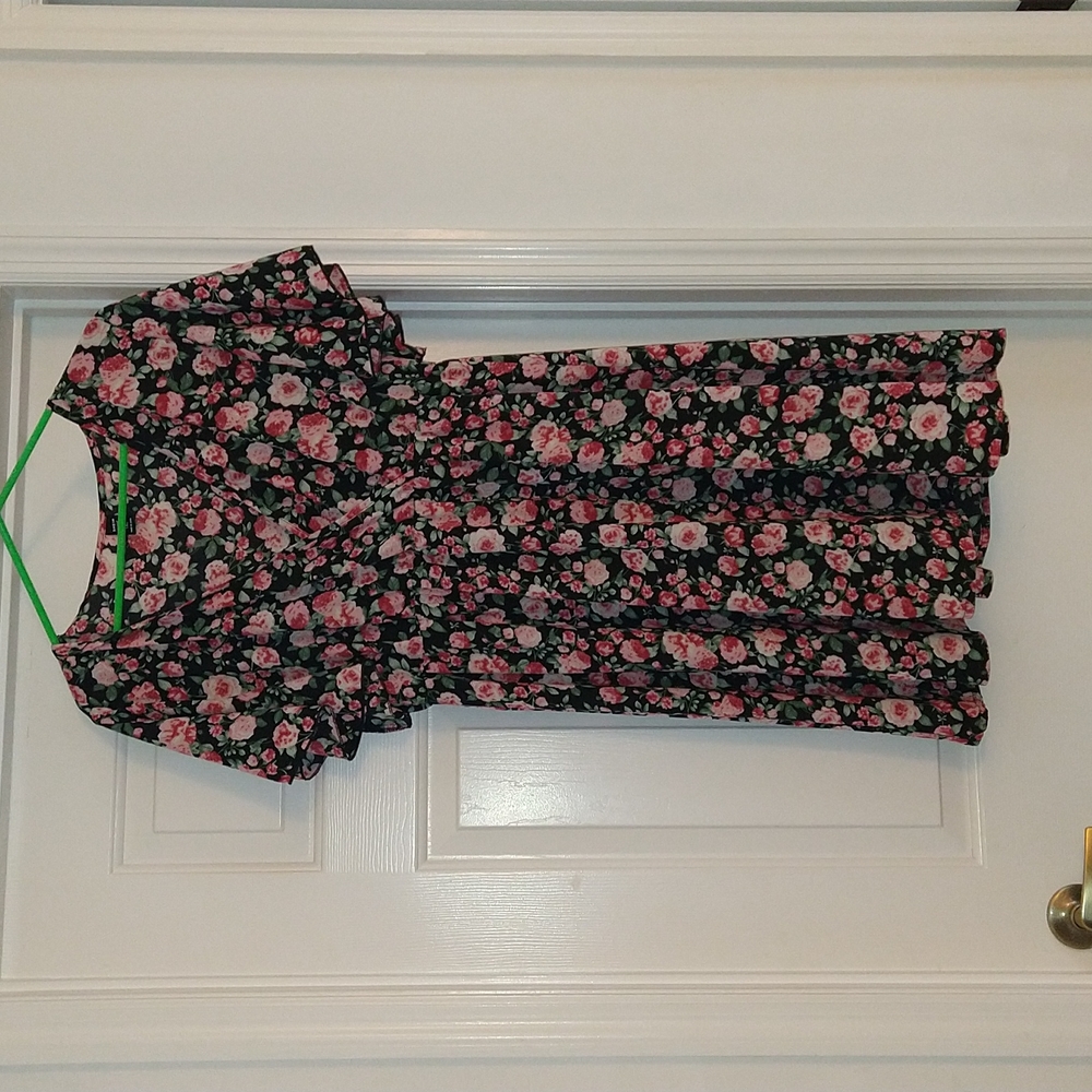 Floral dress, never worn
